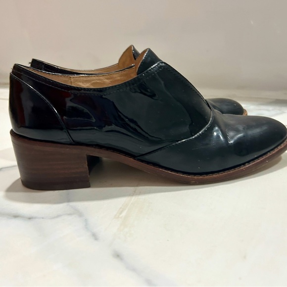 Women’s Louise et Ciet patent leather tuxedo shoes - Picture 3 of 4